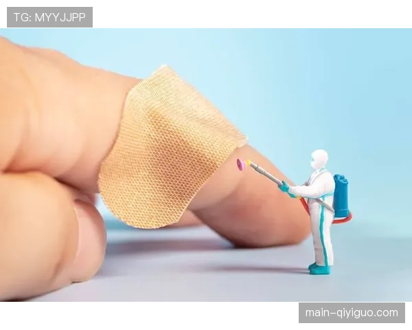 医务监督时刻：联合主赛中，场边医生两次检查选手伤口